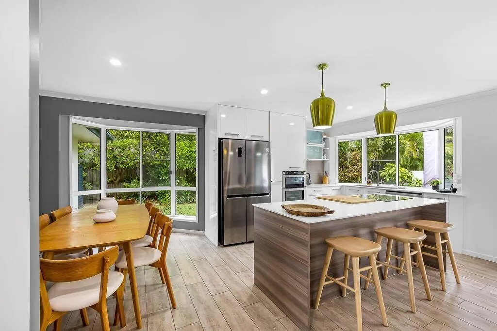The Seahaven ~ Family Home With Pool, Pet Friendly Castaways Beach Australien