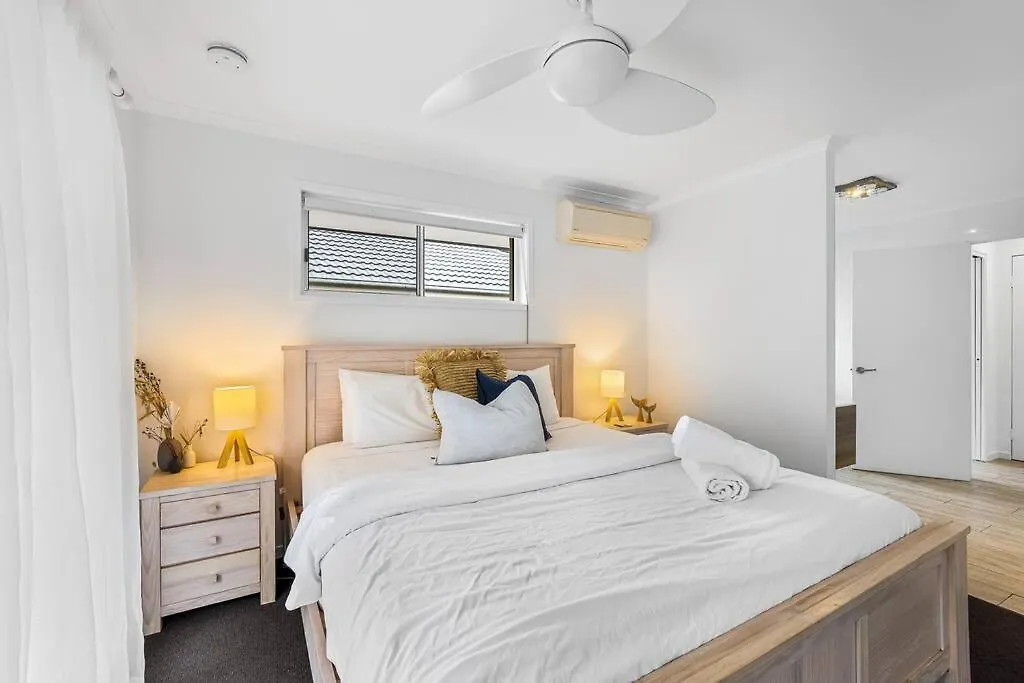 The Seahaven ~ Family Home With Pool, Pet Friendly Castaways Beach Semesterbostad