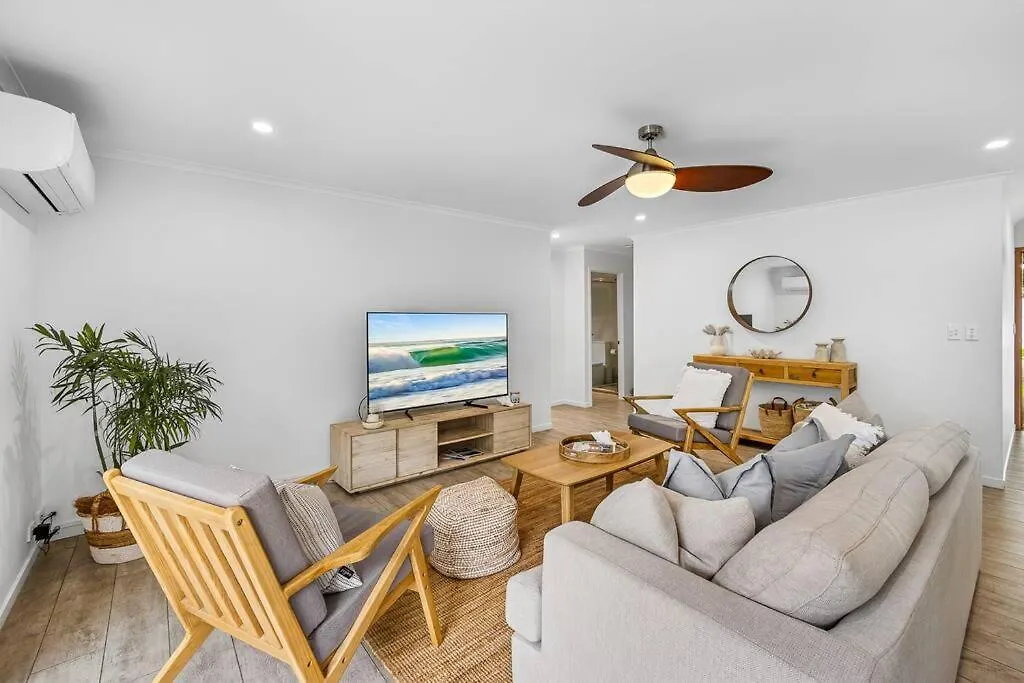 The Seahaven ~ Family Home With Pool, Pet Friendly Castaways Beach Semesterbostad