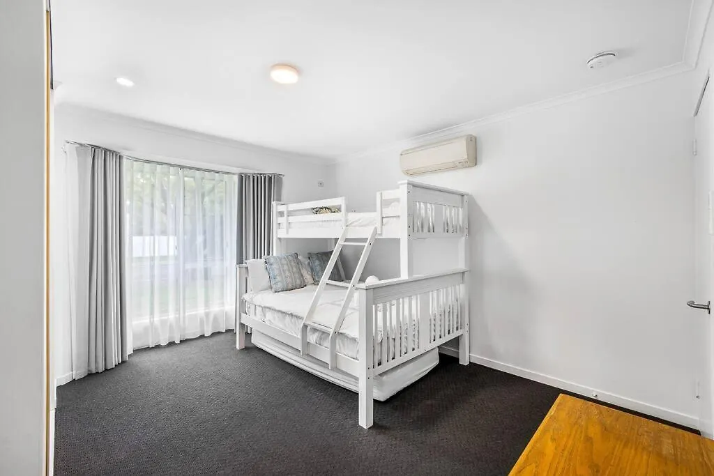 Semesterbostad The Seahaven ~ Family Home With Pool, Pet Friendly Castaways Beach