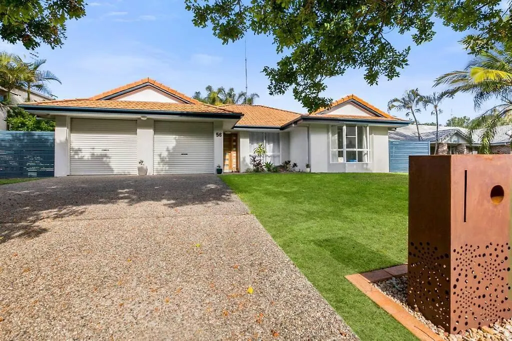 The Seahaven ~ Family Home With Pool, Pet Friendly Castaways Beach